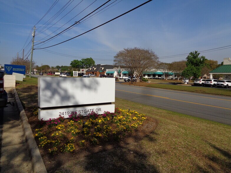 More Photos Of 2419 Westgate Dr, Albany Office For Lease
