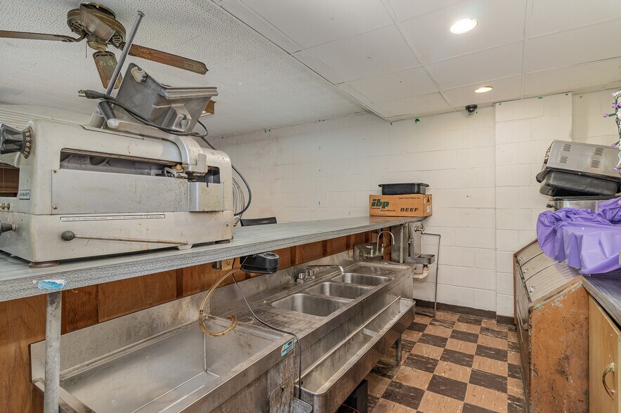 More Photos Of 1220 Rice St, Saint Paul Supermarket For Sale