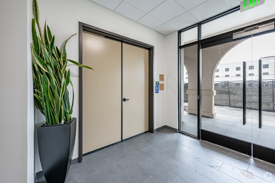 More Photos Of 5624 Philadelphia St, Chino Medical For Lease