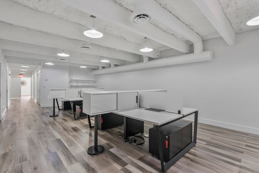 More Photos Of 2075-2129 W 76th St, Hialeah Showroom For Lease