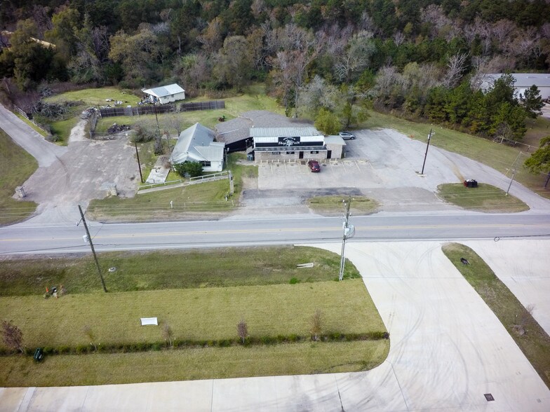 More Photos Of 2111 Airport Rd, Conroe Bar For Sale