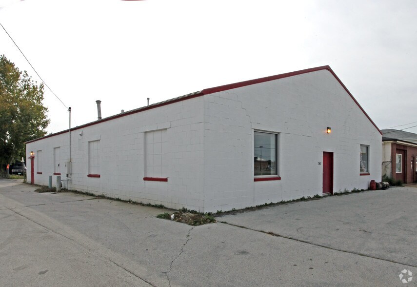 More Photos Of 741 Mike McCarthy Way, Green Bay Light Manufacturing For Sale