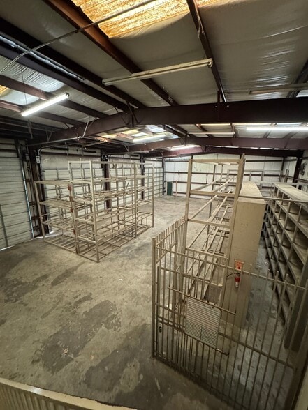 More Photos Of 8717 Windswept Ln, Houston Warehouse For Lease