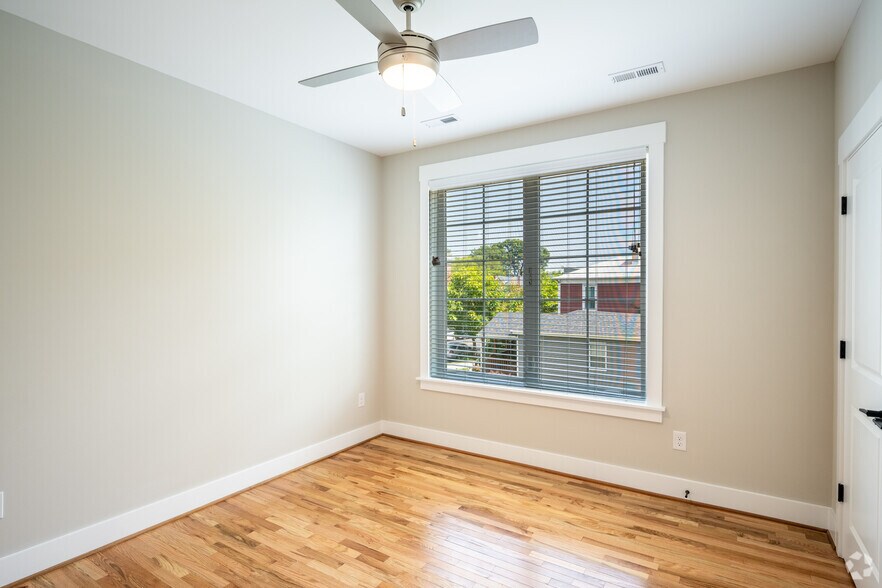 More Photos Of 1421-1422 Bainbridge St, Richmond Apartments For Sale