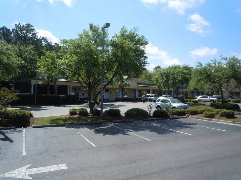 More Photos Of 70 Pennington Dr, Bluffton Unknown For Lease