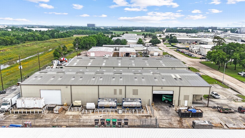 More Photos Of 14151 Interdrive W, Houston Warehouse For Sale