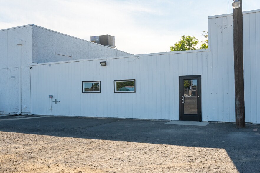 More Photos Of 610 E Broadway Ave, Moses Lake Freestanding For Lease