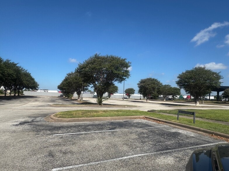 More Photos Of 3710 Highway 6 S, Houston Schools For Sale