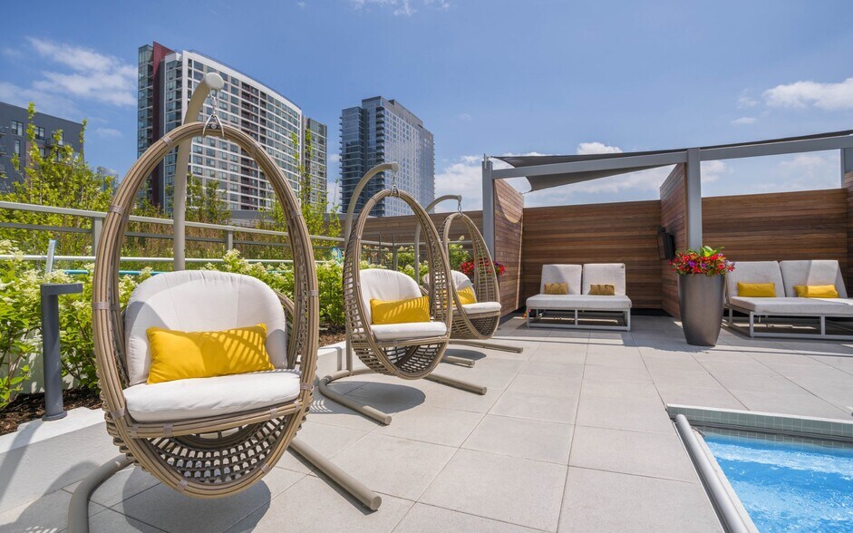 More Photos Of 801 S Financial Pl, Chicago Apartments For Lease