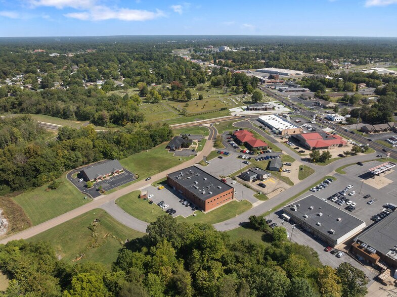 More Photos Of 67 Lakeview Dr, Paducah Office For Lease