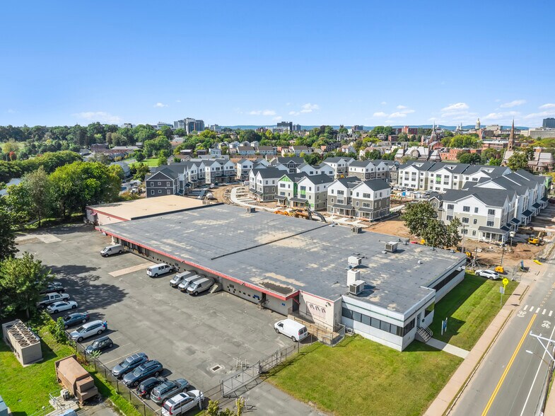 More Photos Of 75 Van Block Ave, Hartford Light Manufacturing For Sale