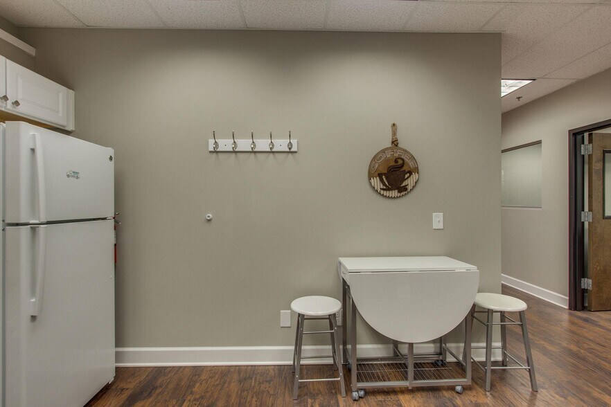 More Photos Of 212 Overlook Cir, Brentwood Office For Sale