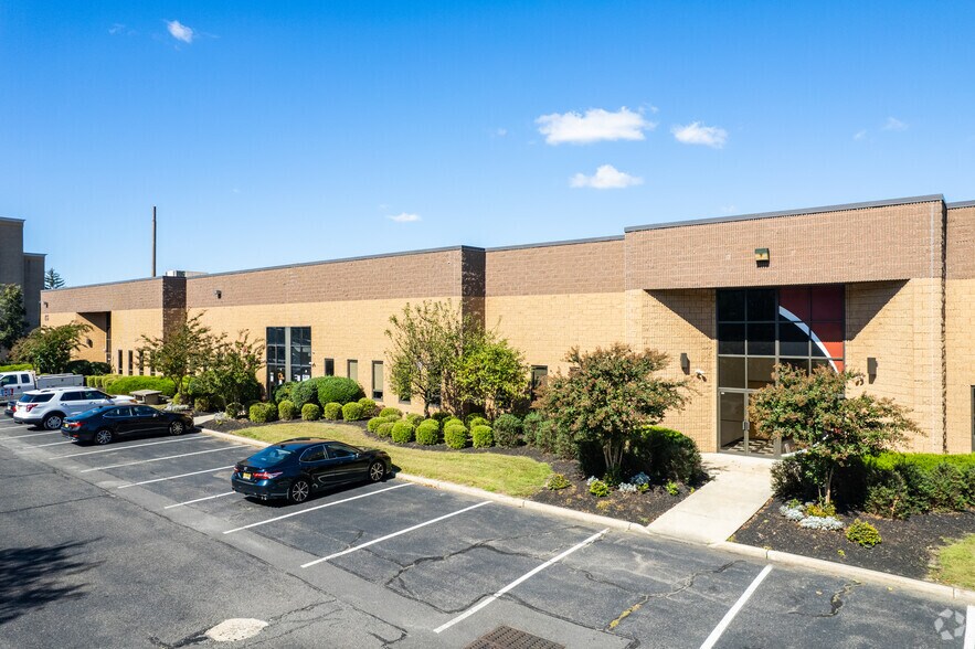 More Photos Of 150 9th Ave, Runnemede Unknown For Lease