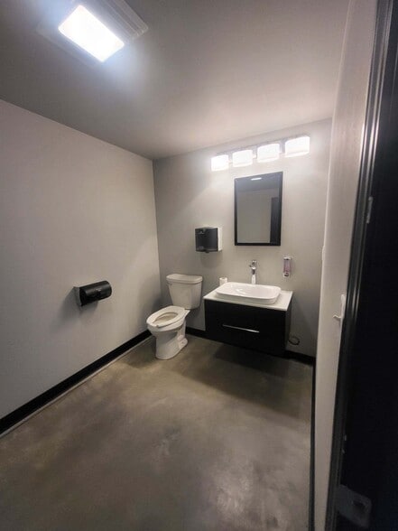More Photos Of 1131 Lincoln Ave SW, Huron Freestanding For Lease