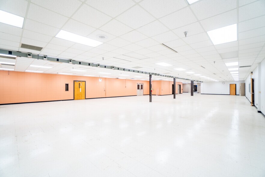 More Photos Of 299 Johnson Ave, Waseca Light Manufacturing For Lease