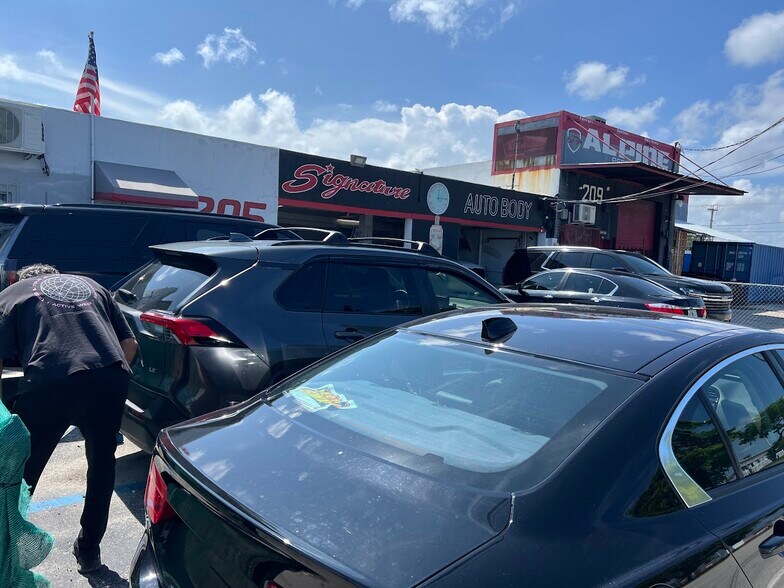 More Photos Of 205 N Dixie Hwy, Hallandale Beach Service For Sale