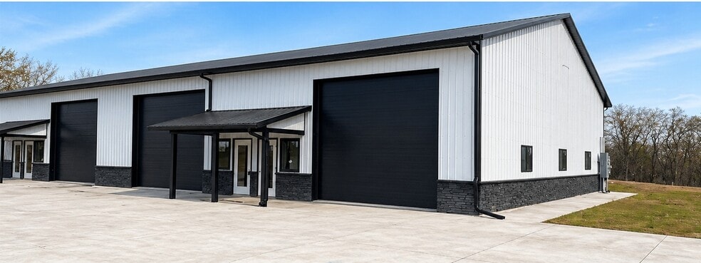 More Photos Of 404 S 21st St, Indianola Industrial For Sale