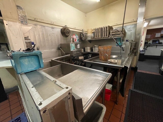 More Photos Of 2222 Wilshire Blvd, Santa Monica Restaurant For Lease