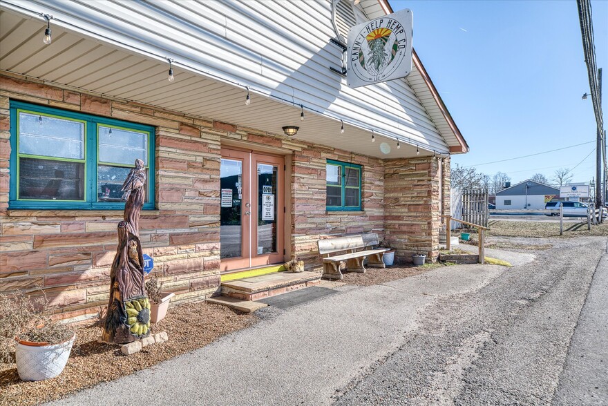 More Photos Of 142 West Ave, Crossville Medical For Sale