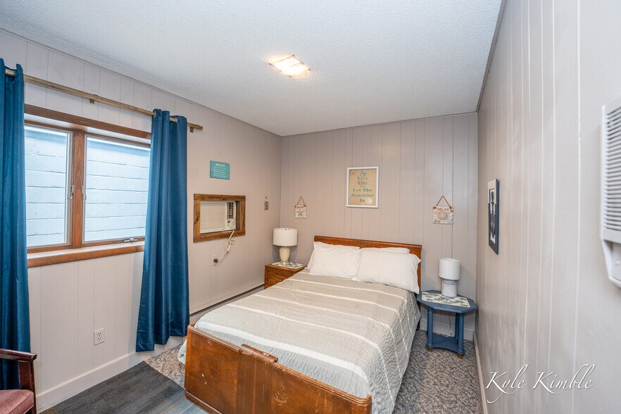 More Photos Of 104 W Houghton Lake Dr, Prudenville Hotel For Sale