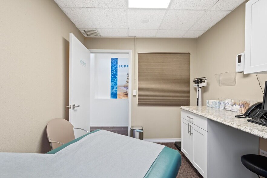 More Photos Of 3800 26th St W, Bradenton Medical For Sale