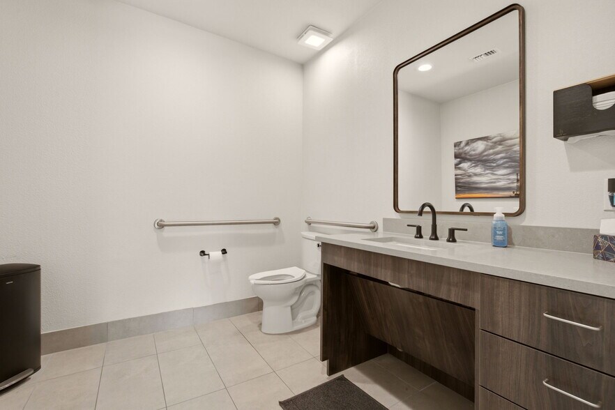 More Photos Of 7274 Elm St, Frisco Office For Sale