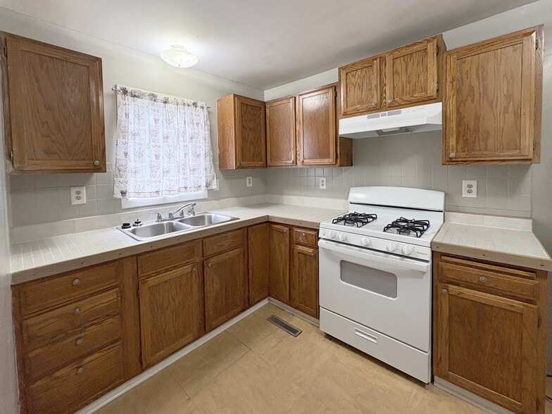 More Photos Of 469 Como Ave, Saint Paul Flex For Sale