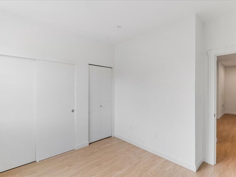 More Photos Of 5042 NE Fremont St, Portland Apartments For Sale