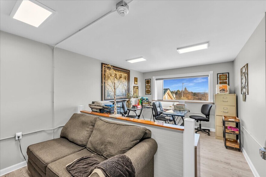 More Photos Of 357 W Main St, Searsport Freestanding For Sale