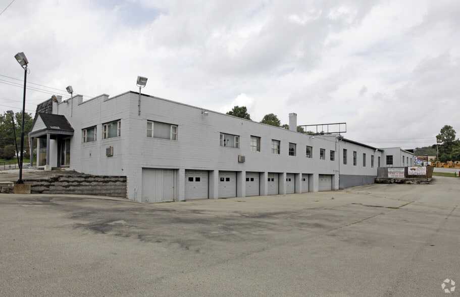 Primary Photo Of 1044 University Dr, Connellsville Auto Dealership For Sale