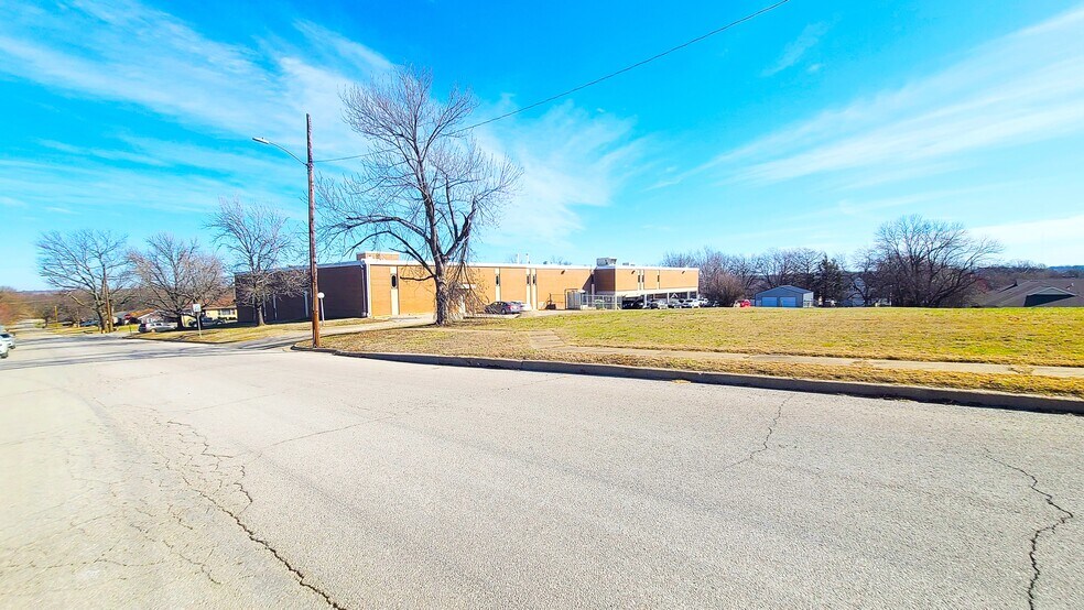 More Photos Of 710 W 8th St, Fort Scott Office For Sale