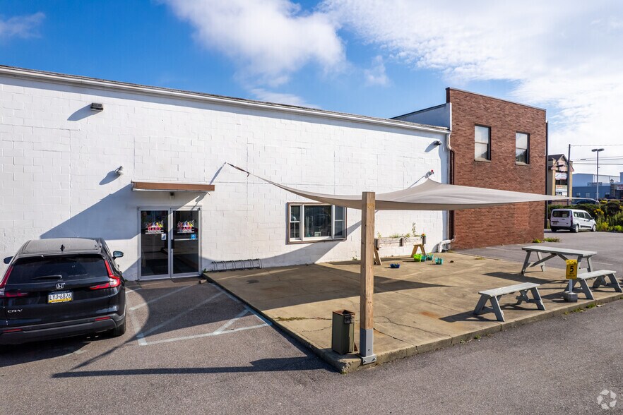 More Photos Of 600 S Poplar St, Hazleton Service For Lease