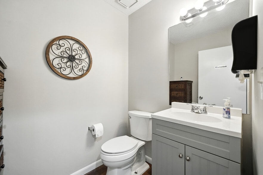 More Photos Of 11285 Elkins Rd, Roswell Office Residential For Sale