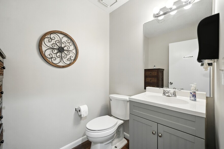 More Photos Of 11285 Elkins Rd, Roswell Office Residential For Sale