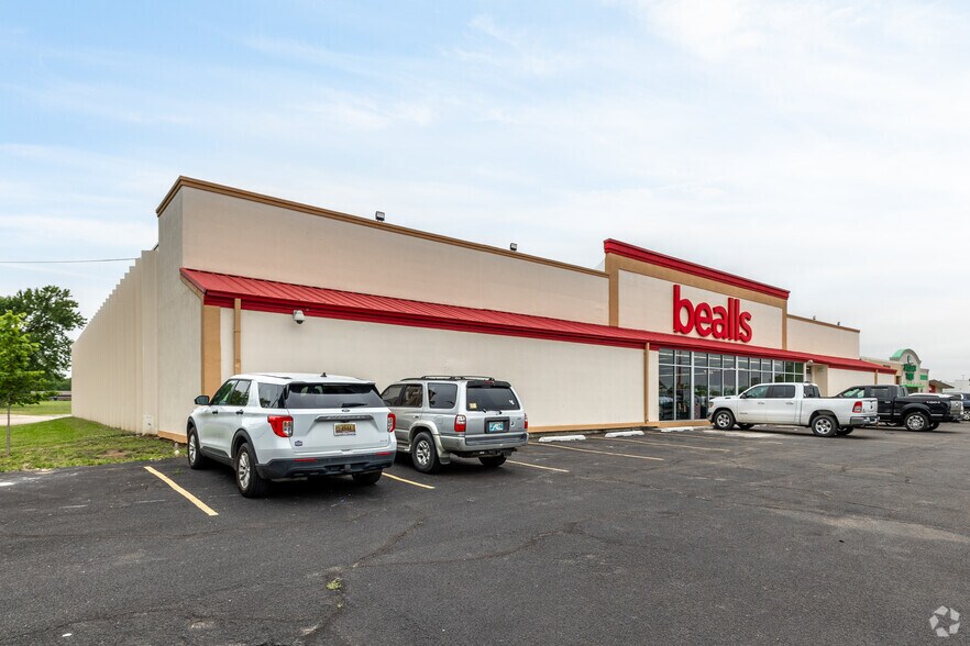 More Photos Of 1000 W Gentry Ave, Checotah General Retail For Sale