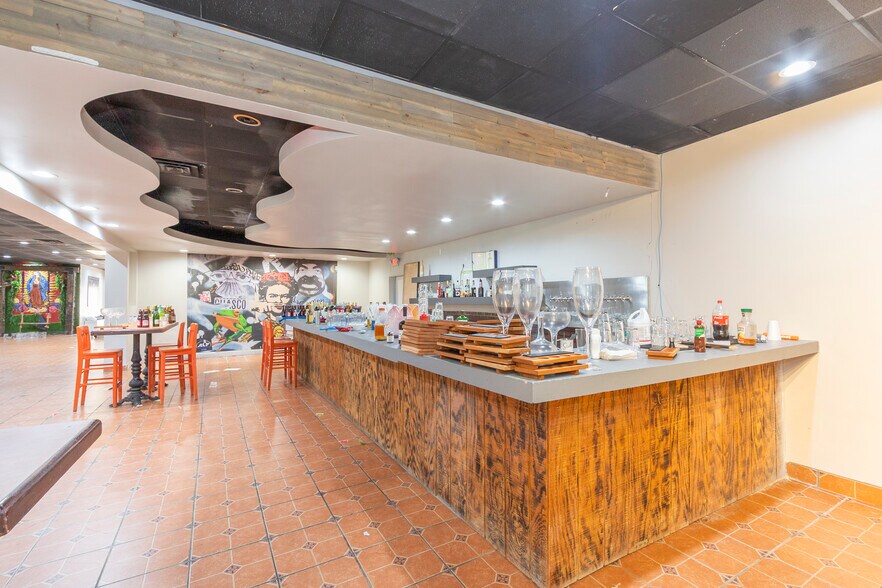 More Photos Of 1704-1710 W Main St, Central Restaurant For Lease