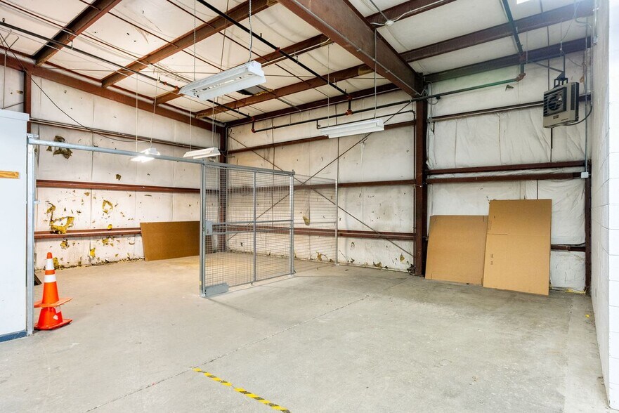 More Photos Of 2800 Diode Ln, Louisville Warehouse For Lease
