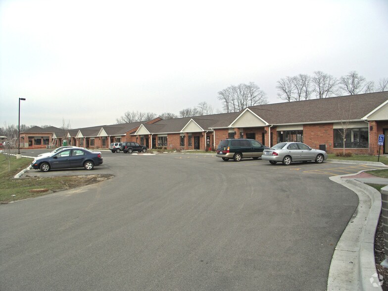 More Photos Of 820 E Terra Cotta Ave, Crystal Lake Office For Sale