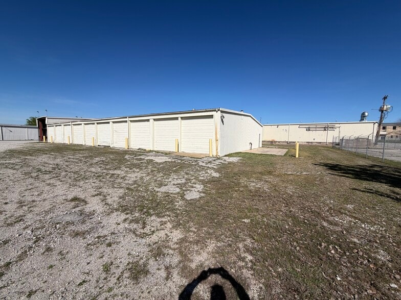 More Photos Of 3248 N Sheridan Rd, Tulsa Warehouse For Sale