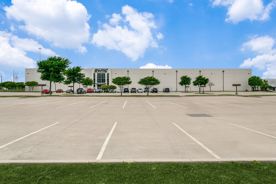 More Photos Of 2800 N Interstate 35E, Carrollton Industrial For Sale