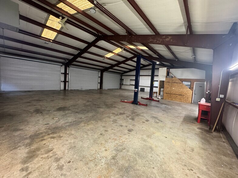 More Photos Of 53 Old Cove S Rd, Jasper Industrial For Lease