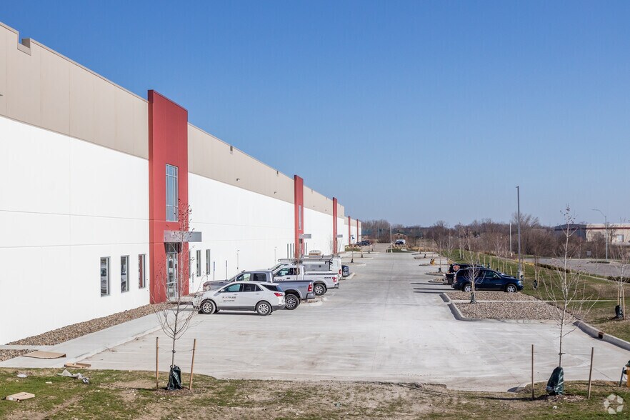 More Photos Of 6150 SE Rio Cir, Ankeny Warehouse For Lease