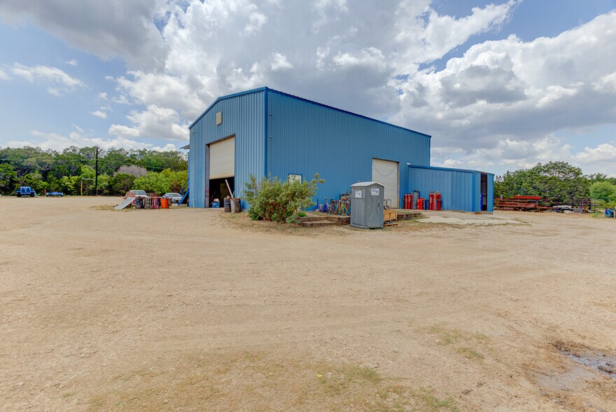 More Photos Of 9425 Schoenthal Rd, New Braunfels Warehouse For Sale