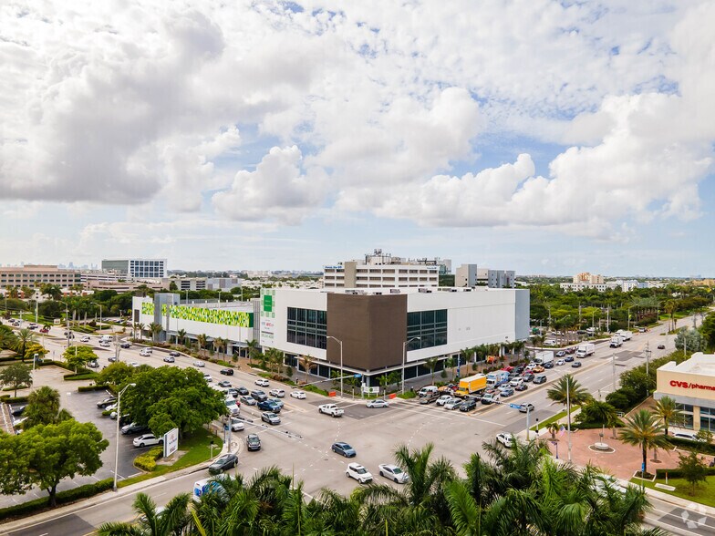 More Photos Of 8700 NW 36th St, Doral Department Store For Lease