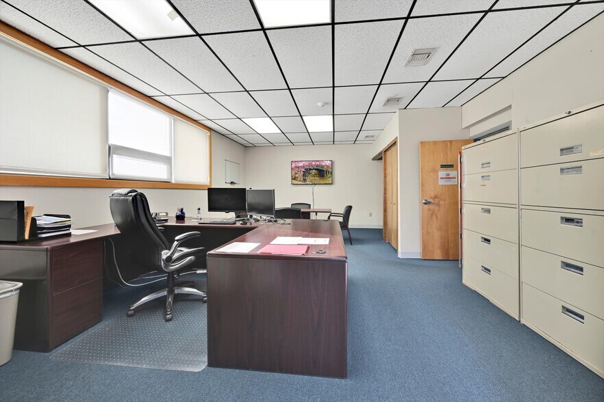 More Photos Of 2014 Laubach Ave, Northampton Office For Sale