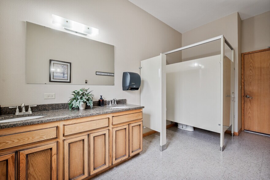 More Photos Of 1435 33rd Ave, Longview Specialty For Sale