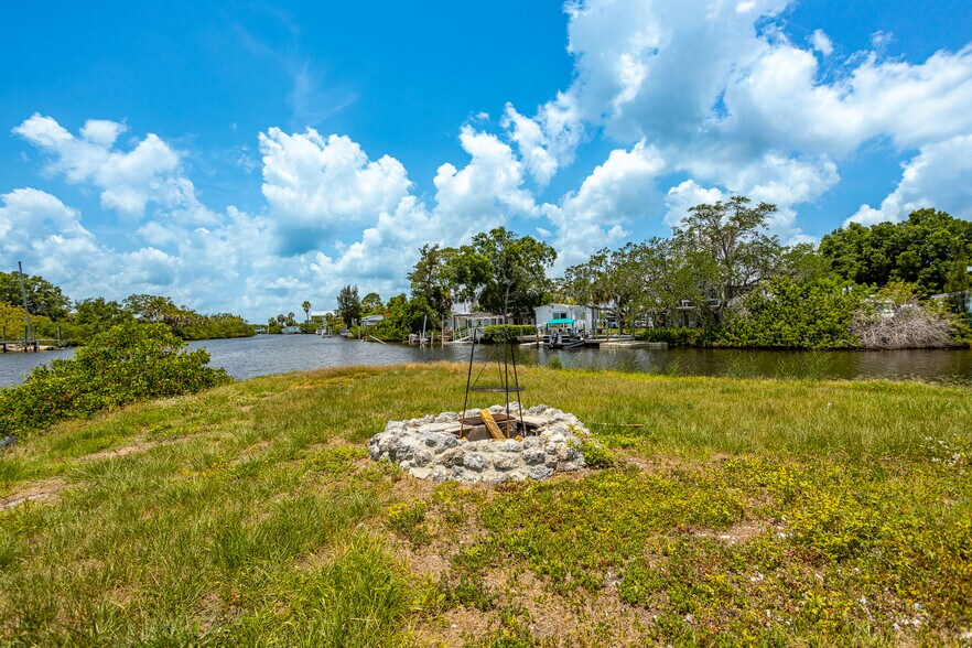 More Photos Of 8820 Rocky Creek Dr, Tampa Apartments For Sale