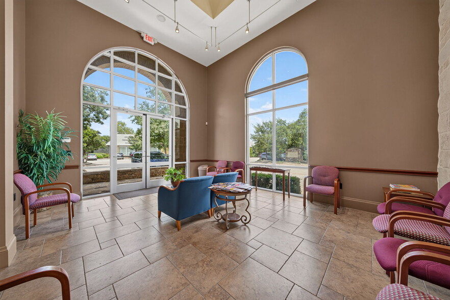 More Photos Of 16007 Via Shavano, San Antonio Office For Sale