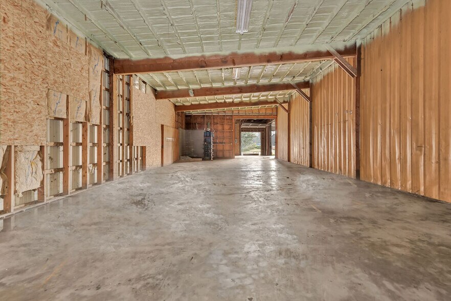 More Photos Of 1425 SE 9th St, Warrenton Warehouse For Sale