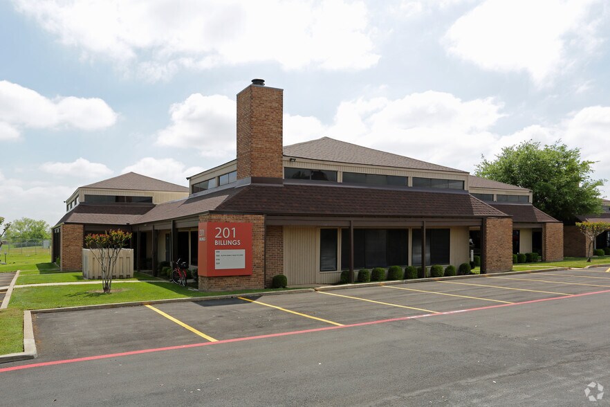 More Photos Of 205 Billings St, Arlington Unknown For Lease